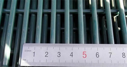 Measure 358 mesh size by a ruler, mesh size height 12.6mm