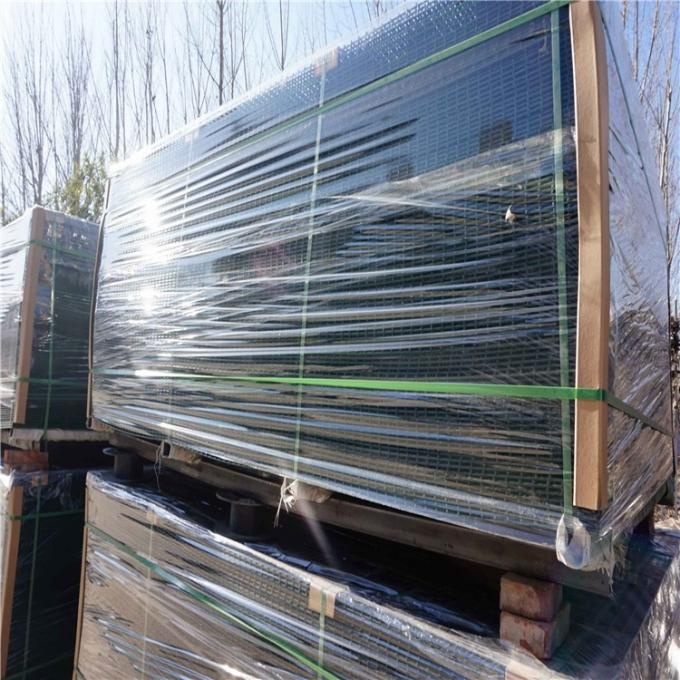 packing of 358 fencing panels