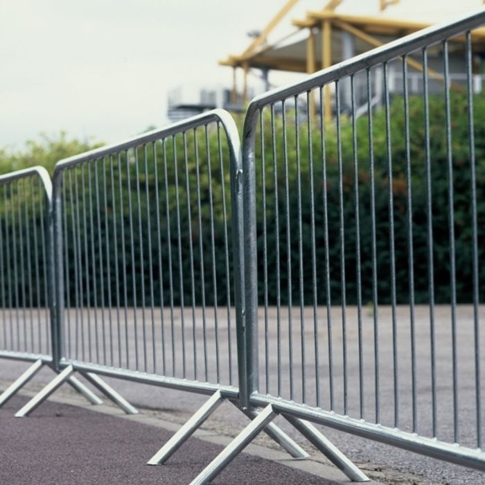 Hot sale road safety metal pedestrian used crowd control barrier