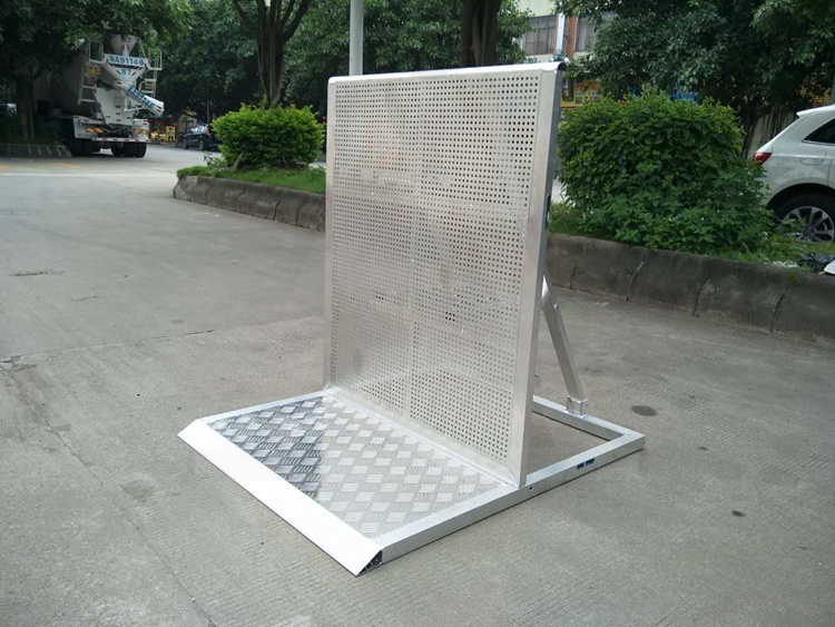 Aluminum crowd control barriers 