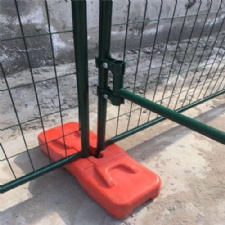 Portable temporary fencing